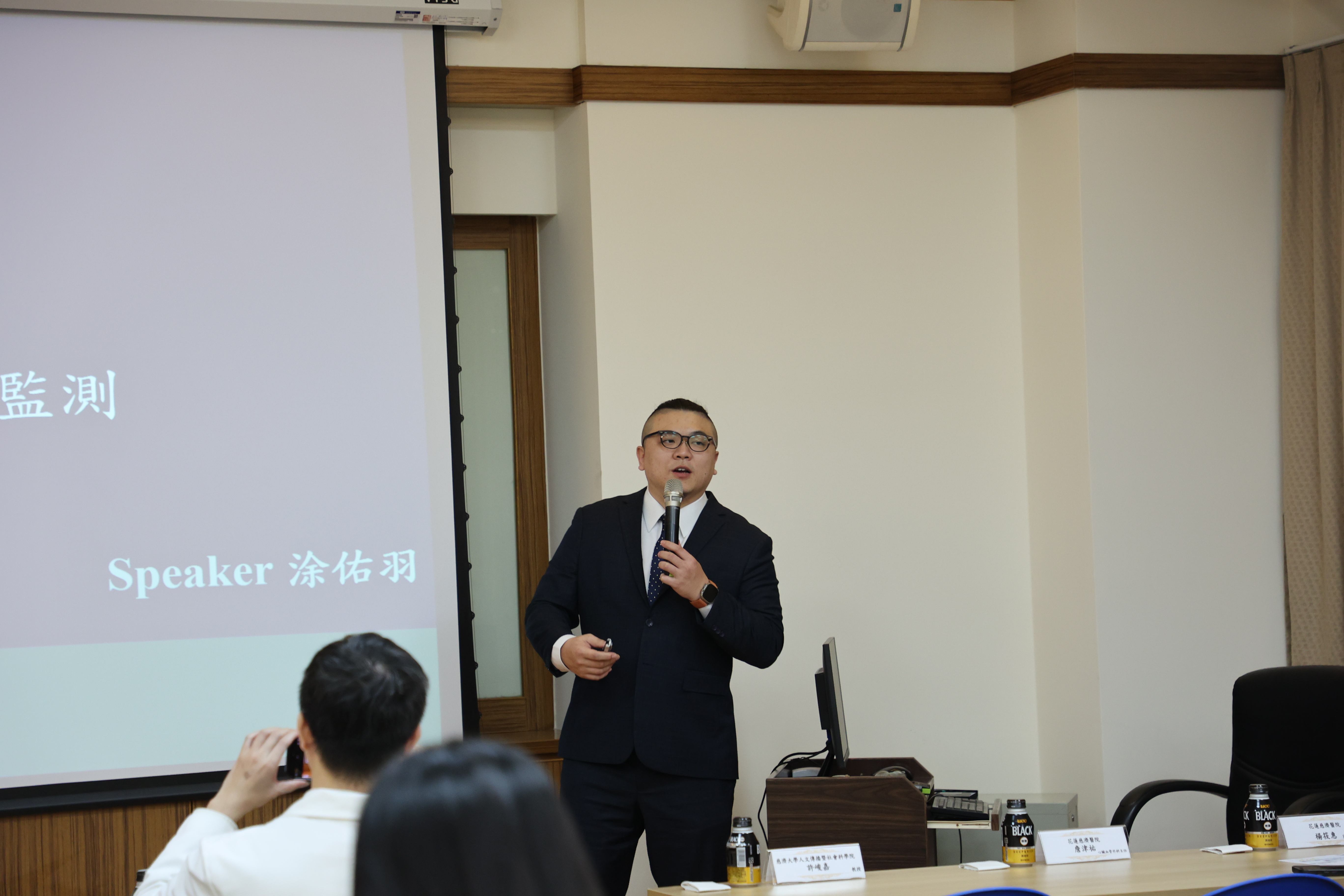 體循師涂佑羽分享他在葉克膜管路建置、系統準備(priming)及生理監測的實務操作知能。