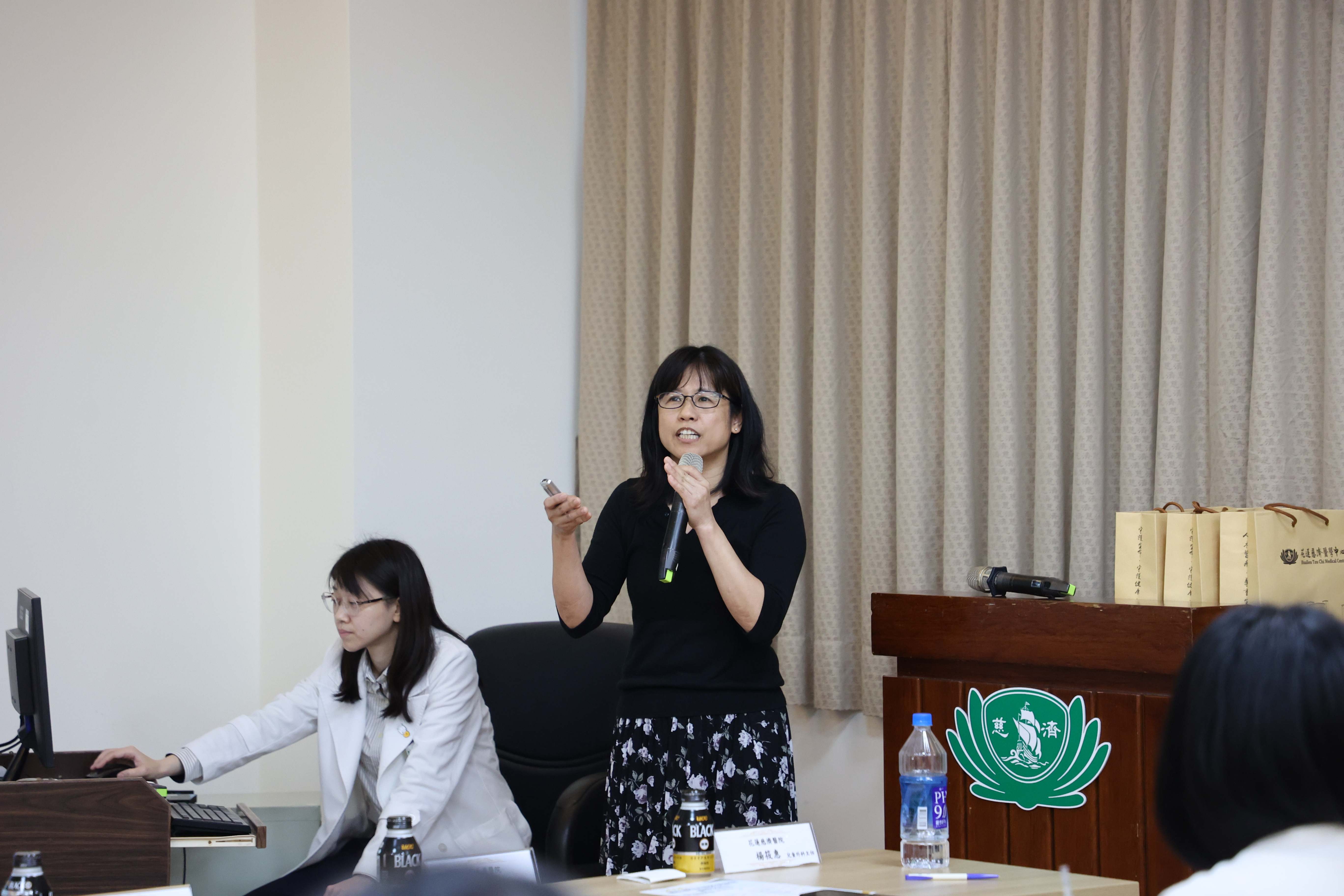 連千惠護理師分享葉克膜照護實務經驗。