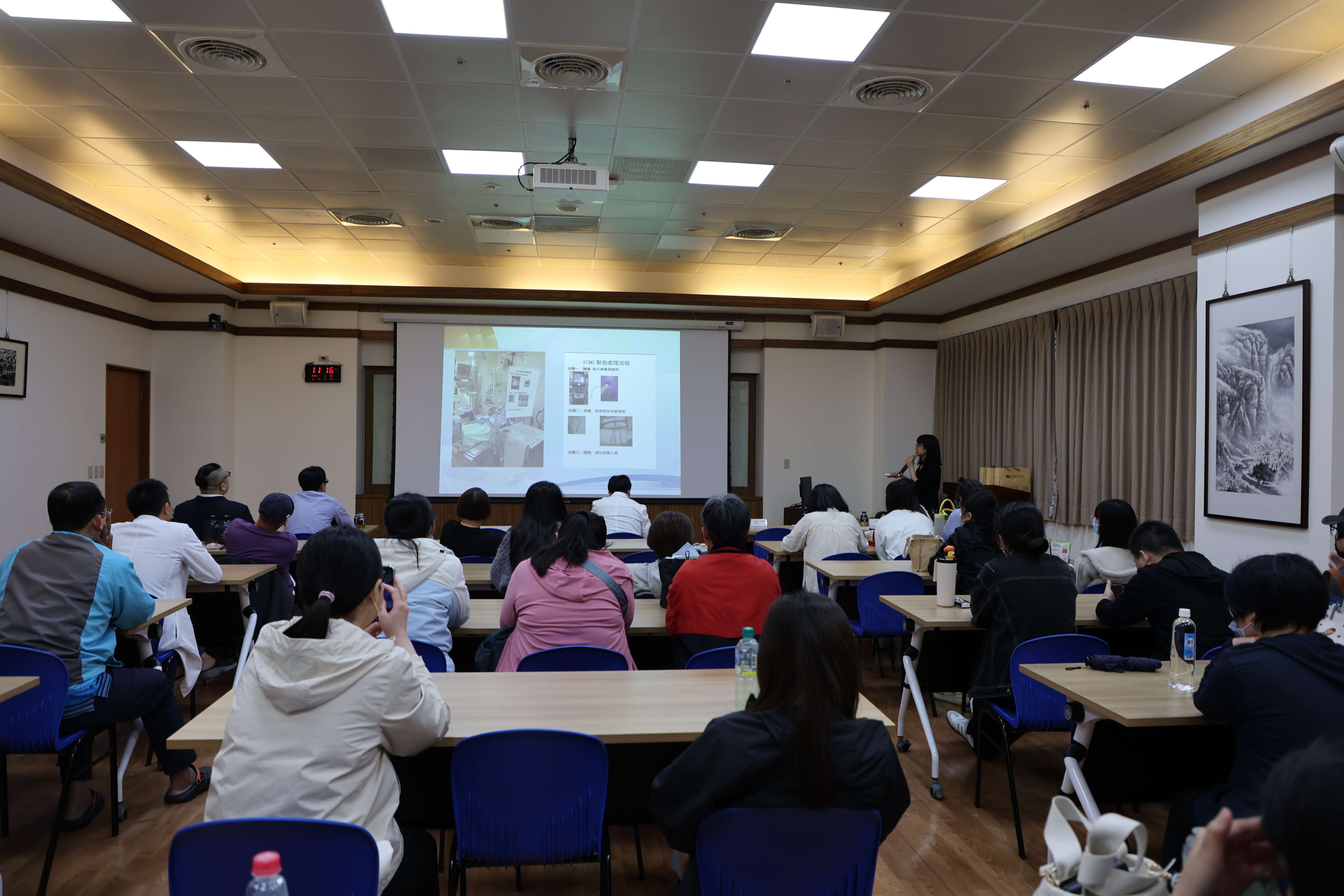 連千惠護理師分享葉克膜照護實務經驗。