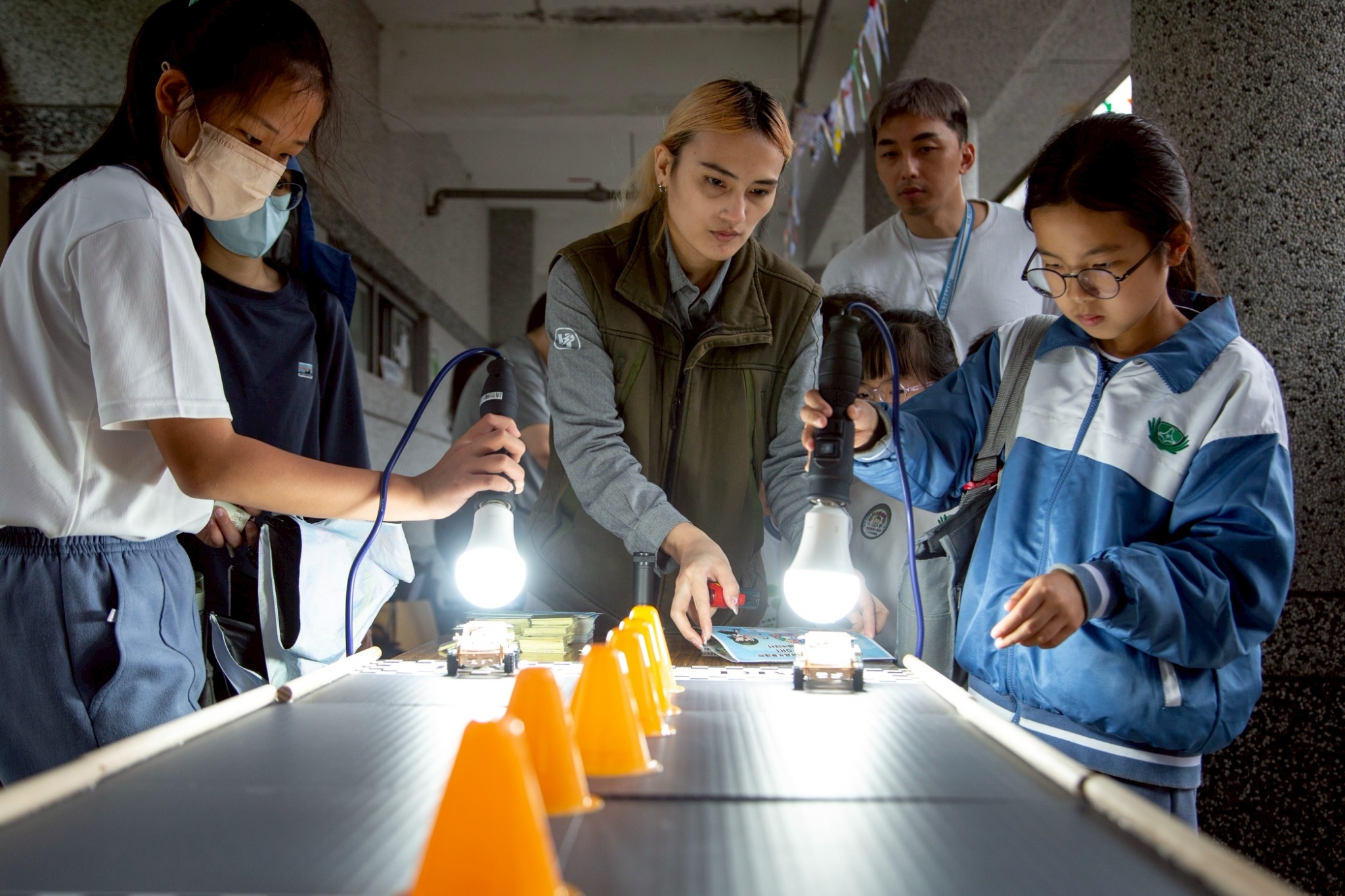 和平電力引導孩子從認識家鄉開始培養守護環境的責任感。