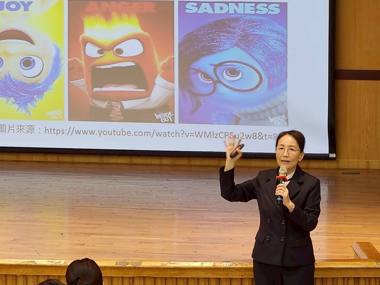 慈濟大學副校長何縕琪從專業理論切入,指出情緒是人與世界連結的重要通路。