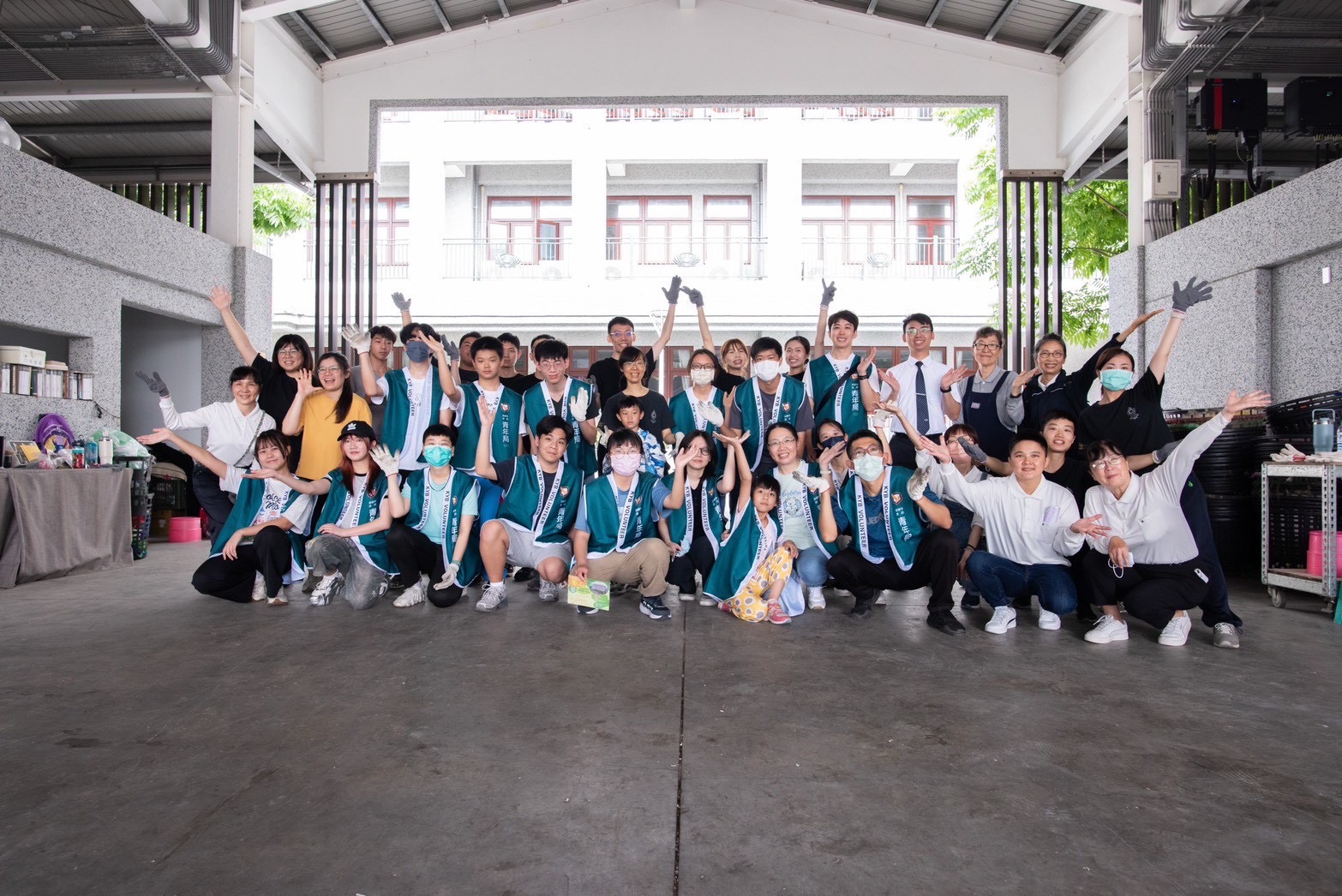 青年節象徵責任與行動。本次活動共有16位青年志工與5位青年局同仁參與，並由20位慈濟志工陪伴引導。