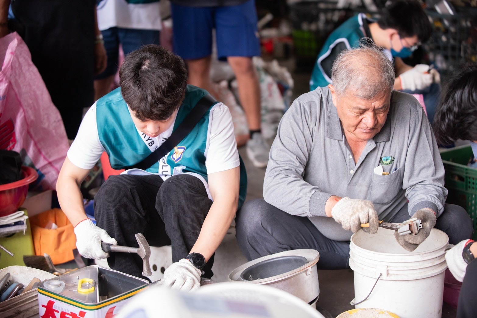 透過資源回收、分類與拆解，青年們從「做中學」，在實作中理解循環經濟的價值，也重新看見環保工作的深度與意義。