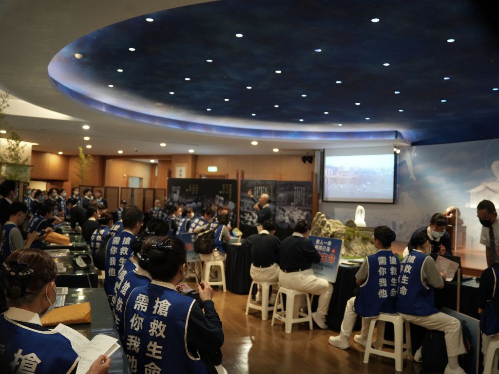 臺北中正靜思堂盛邀慈濟人醫會、北區造血幹細胞捐贈小組代表及中正區志工百餘人,成就一年一度「造血幹細胞驗血建檔活動」。