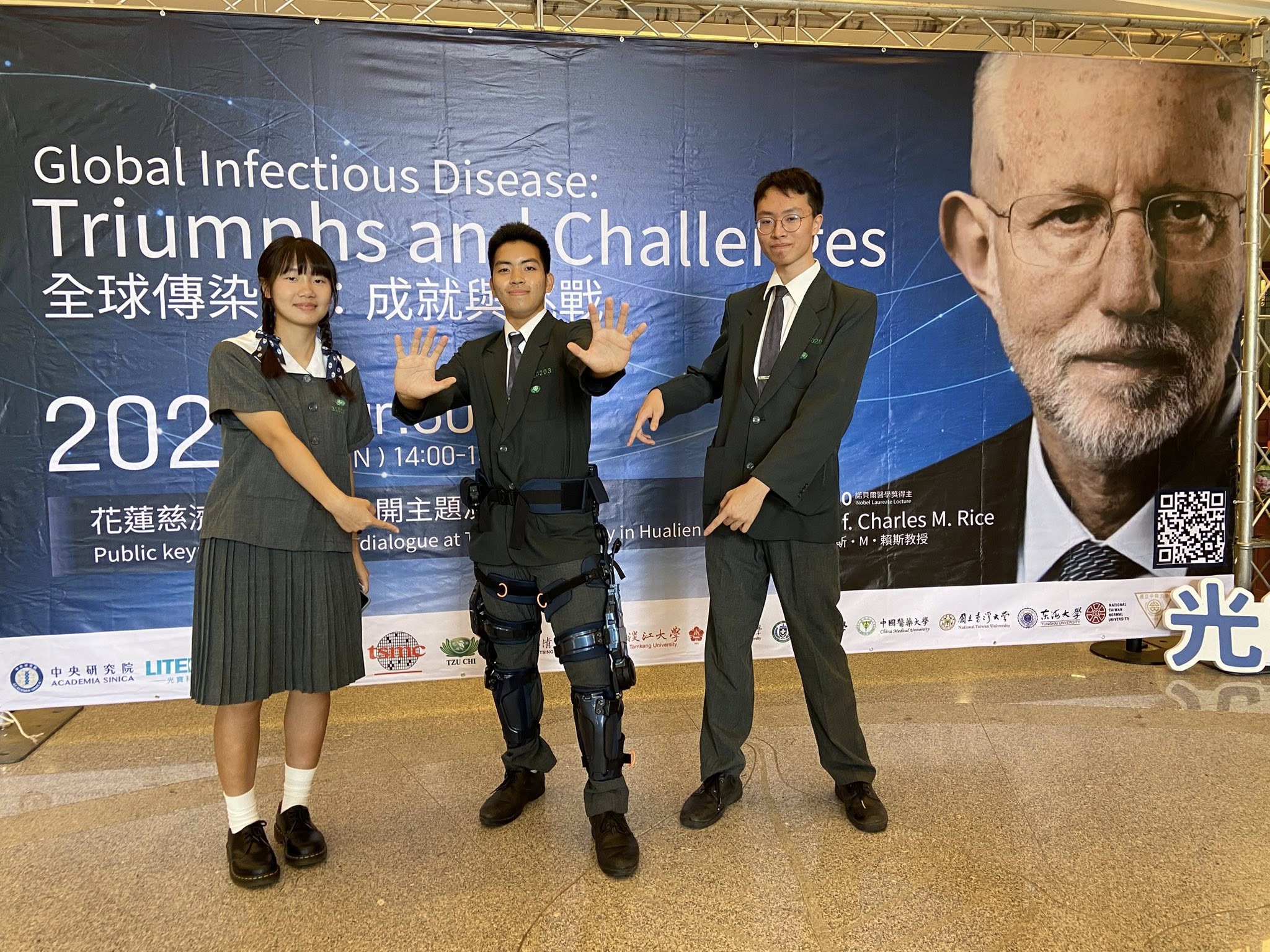 輔具體驗,從實作中理解醫學知識。