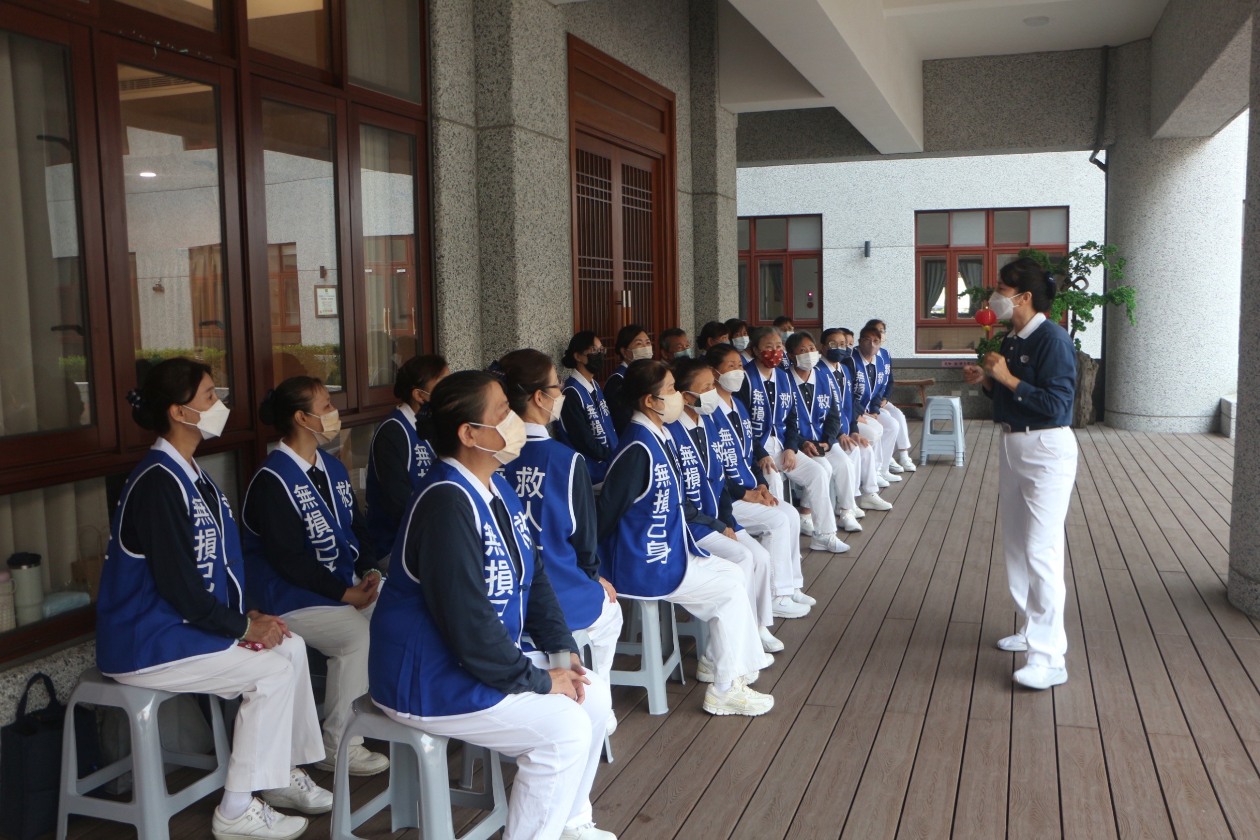 堂外，志工高喊「鳳一捐髓，我願意！」傳遞救人一命、無損己身的堅定呼喚。