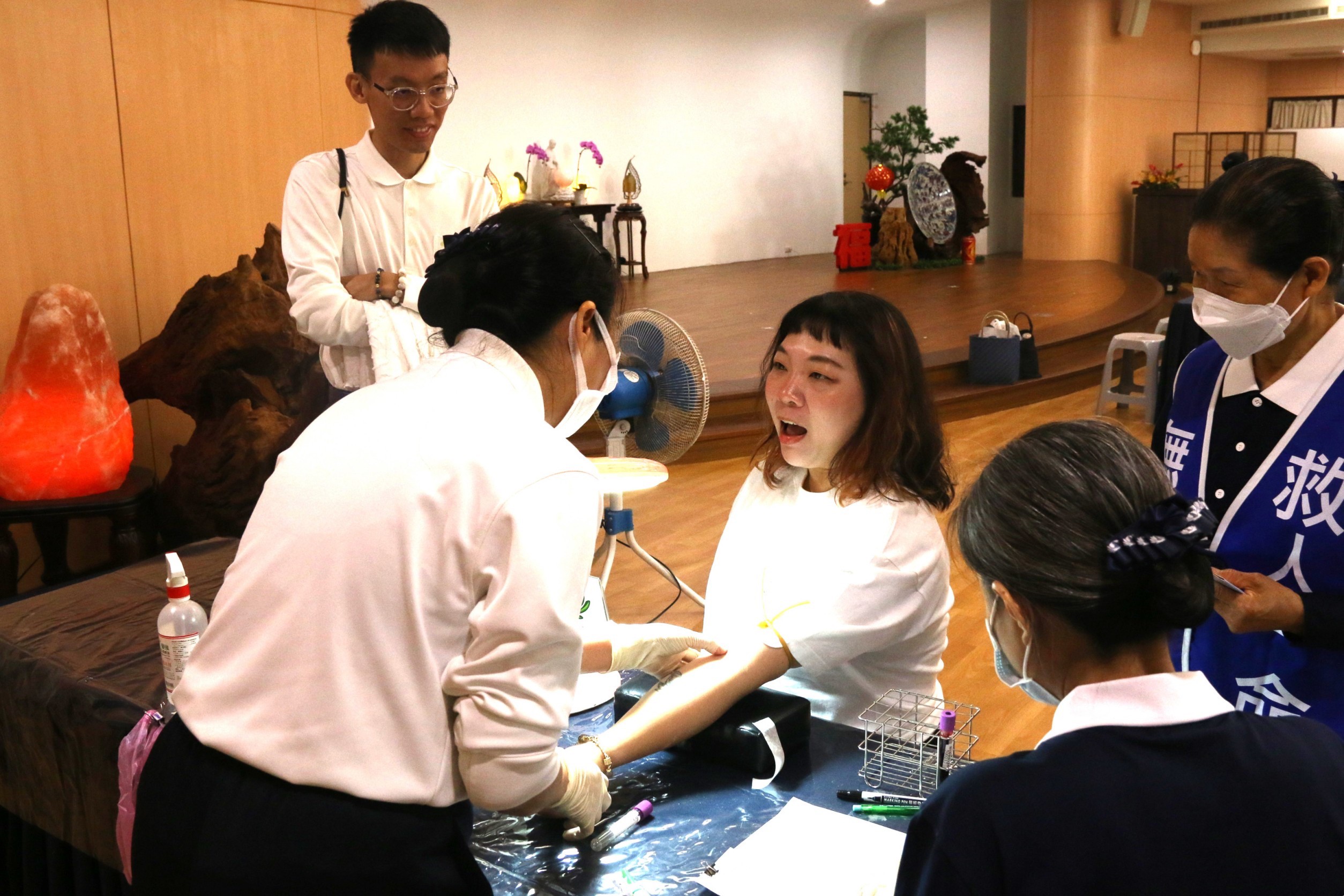 「青年勇敢挽袖、善念化為行動。」活動中，青年學子、家庭成員與社區居民紛紛響應。