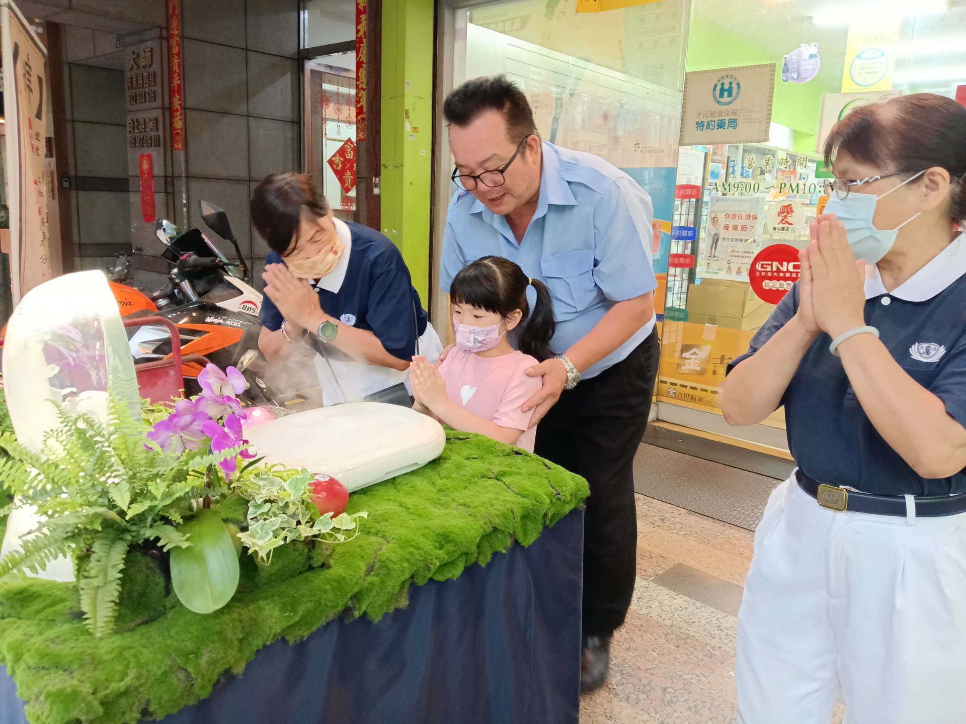 臺中南屯行動浴佛走入社區 「 接地氣」祝福
