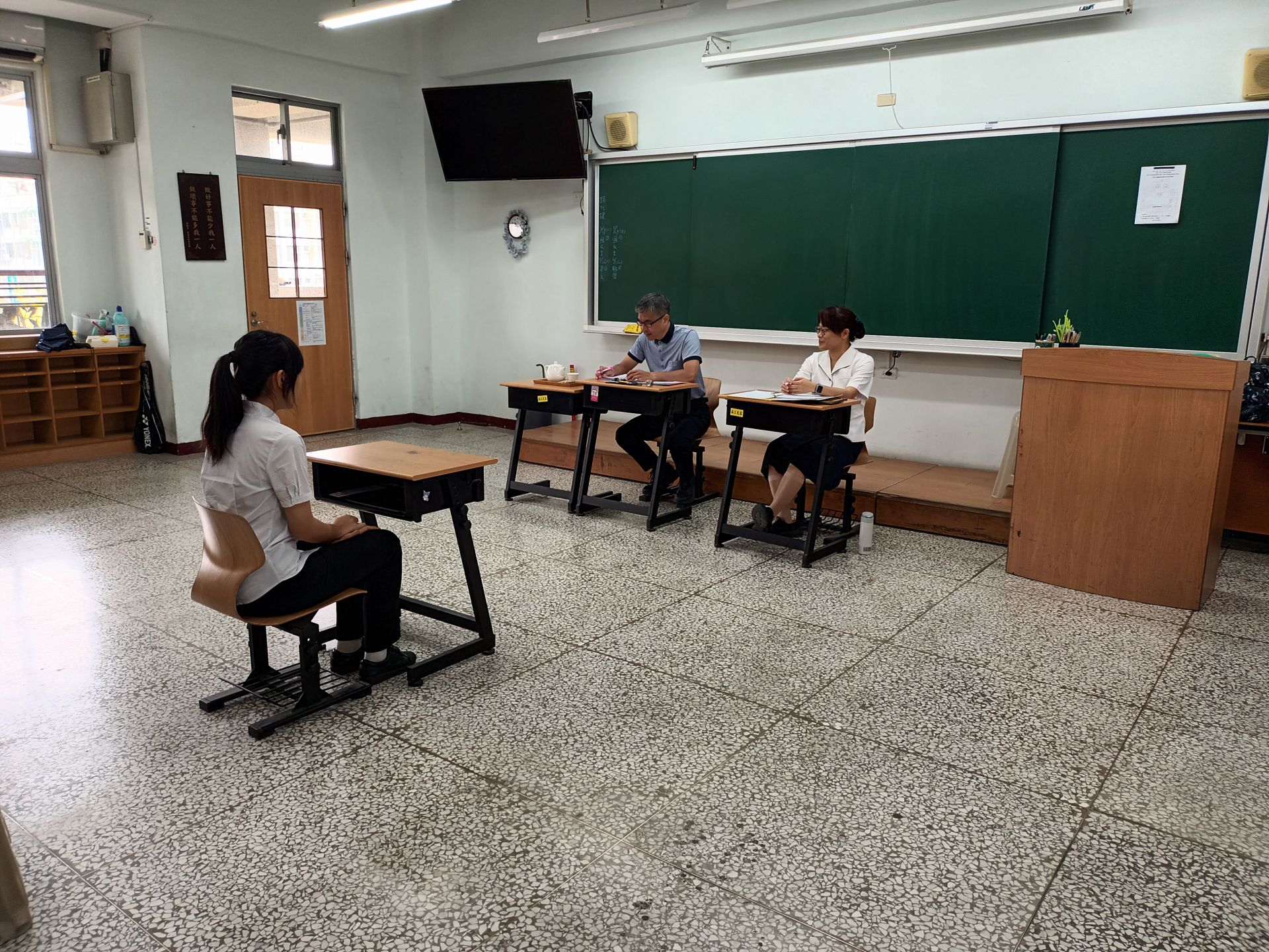 學生在模擬面談活動中侃侃而談，展現自我。