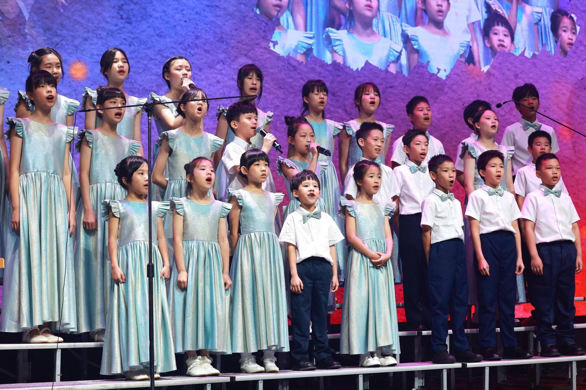 SHEKINAH KIDS兒童牧區帶來合唱與街舞演出，透過歌聲與舞蹈傳遞對母親的愛與感謝。 