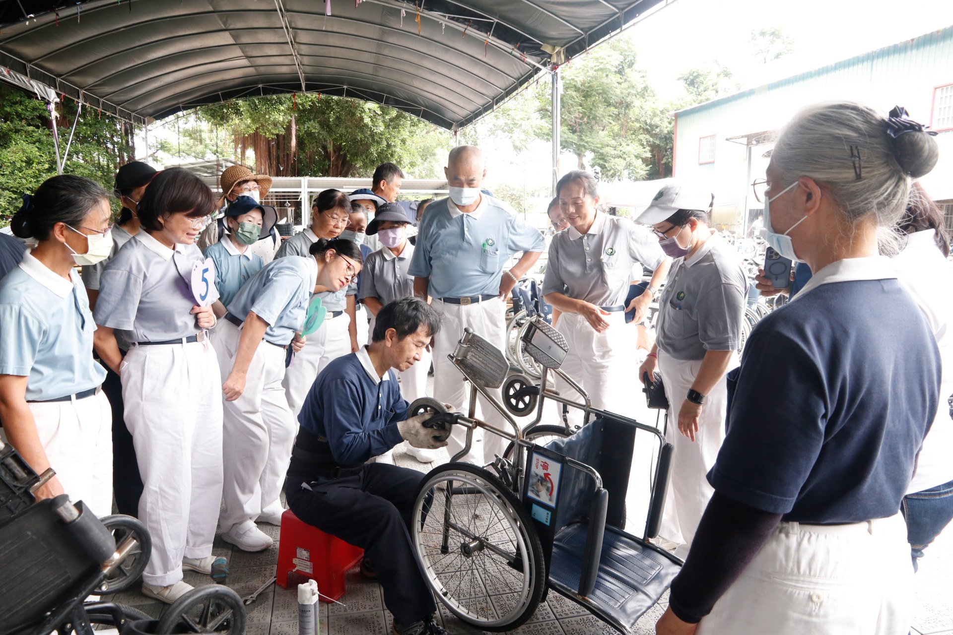 慈濟臺南教聯會成員前往嘉義輔具園區體驗行