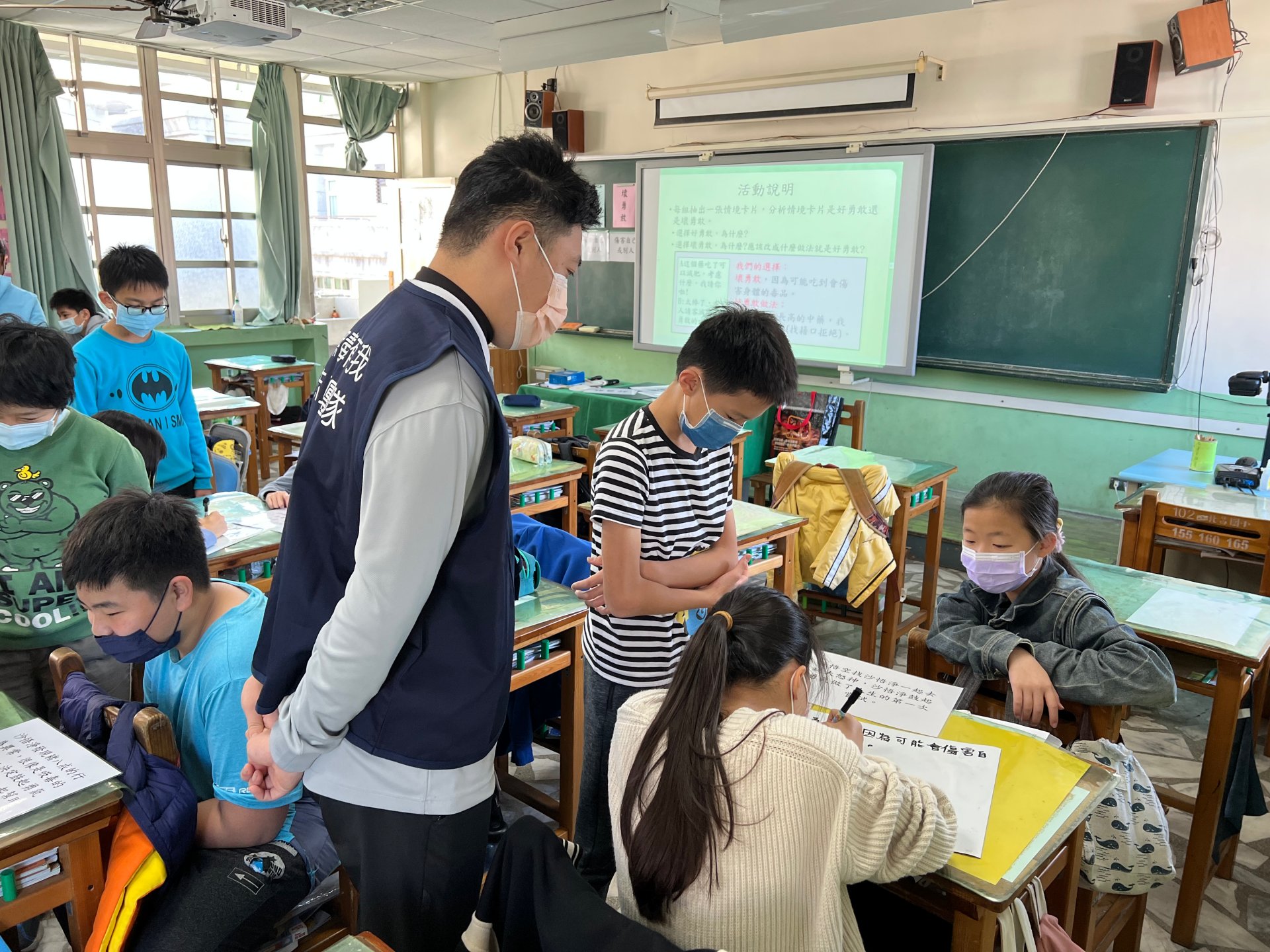 「無毒有我志工隊」，長期深入花蓮市區及偏鄉、原鄉中小學推動反毒教育
