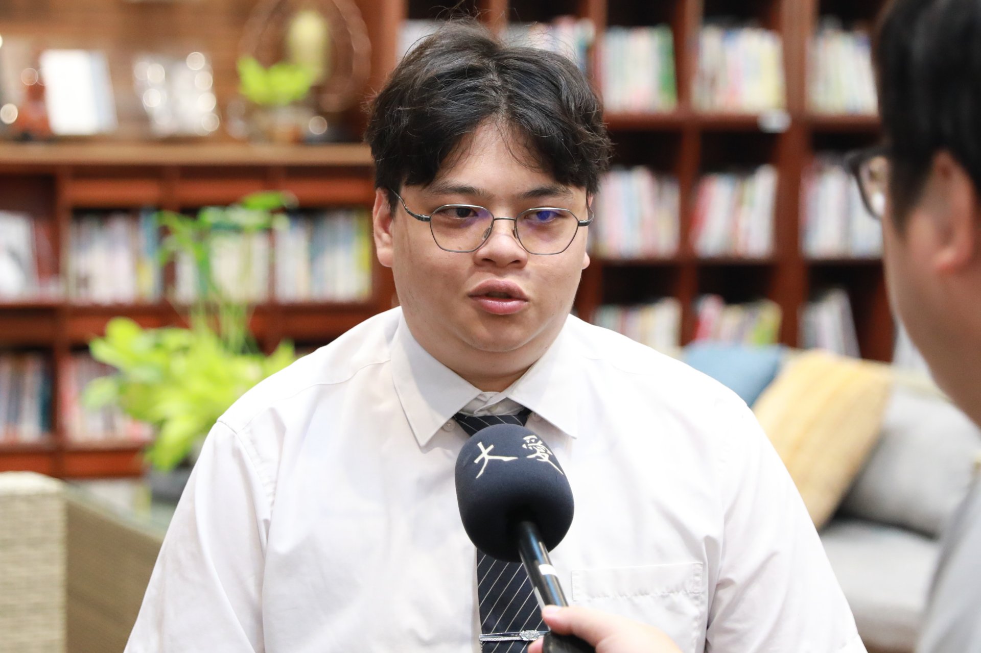 總務室股長謝鈞安表示，為了能落實環保減碳，總務室積極與醫護人員溝通，最後成功將醫院供餐全面改為環保餐盒。