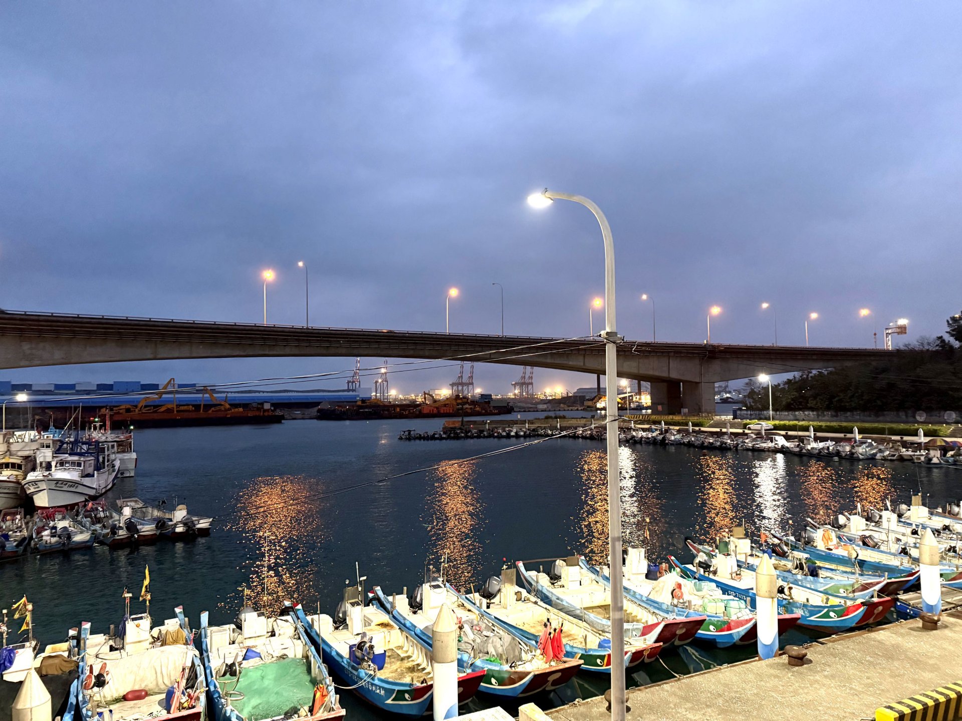 八里左岸單車趣 順訪下罟子漁港賞美景