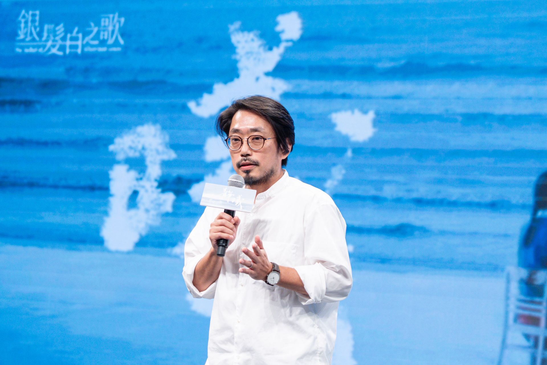 《銀髮白之歌》系列電視電影《靜曦》,製作人張哲龍。