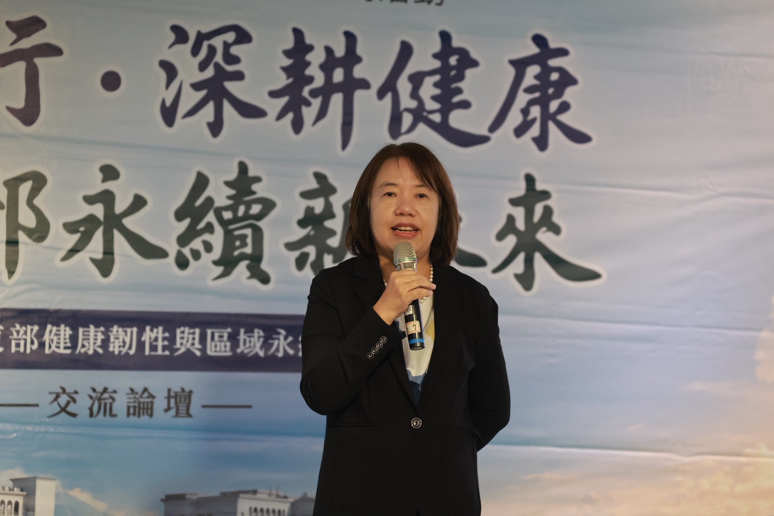 身為花蓮人的天下雜誌共同執行長兼內容長吳琬瑜，以「人才韌性·領導氣識」為題，主講如何建構東部永續醫療人才生態系