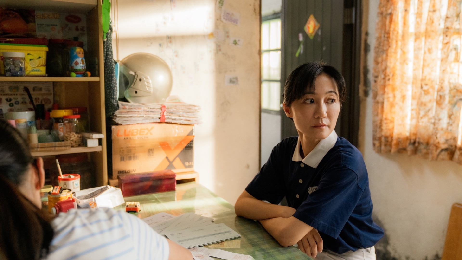 劉康崎(陳婉婷飾)思考李秀玉(陳妤飾)的未來規劃