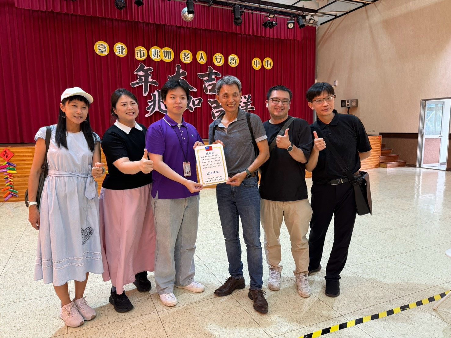 感謝張社工熱心協助聯繫與安排,搭起萬興國小與養護中心之間的交流橋梁,促成學生以琴聲傳遞溫暖與敬老心意。
