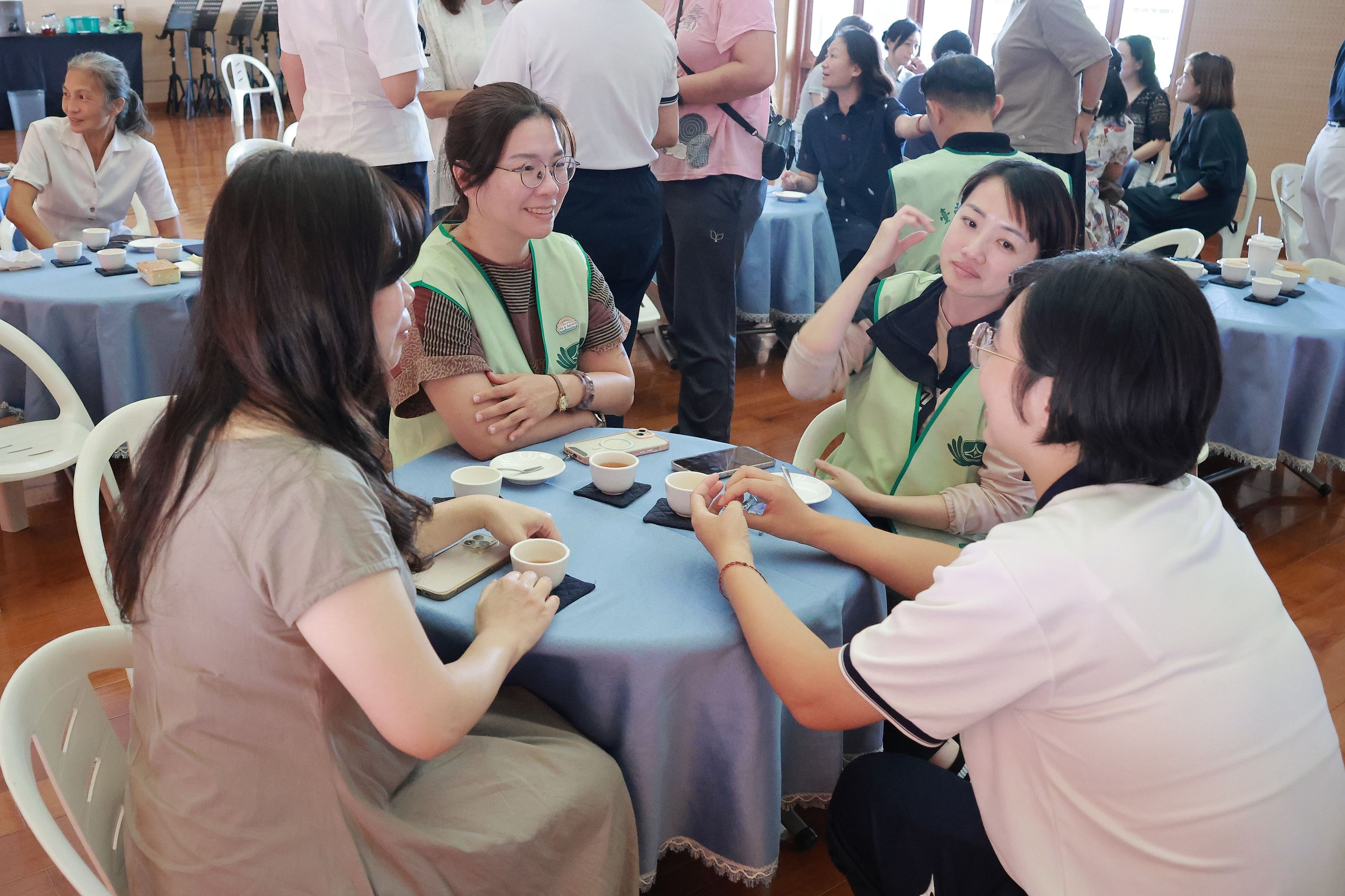 學校師長與各團家長志工進行知心相契。