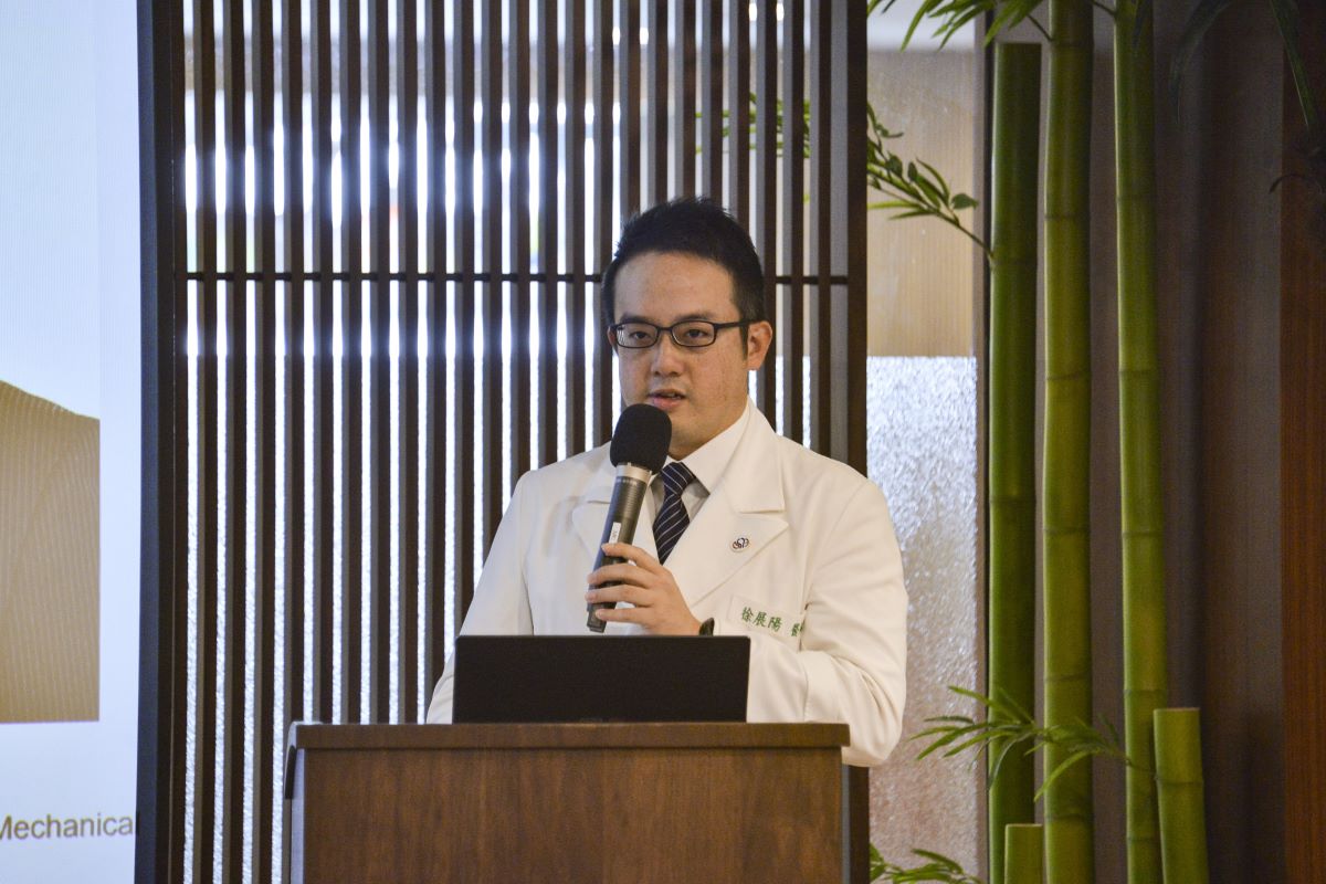 徐展陽主任表示心血管外科的急重症治療重視搶救成功後,如何為病人銜接下一階段的治療。