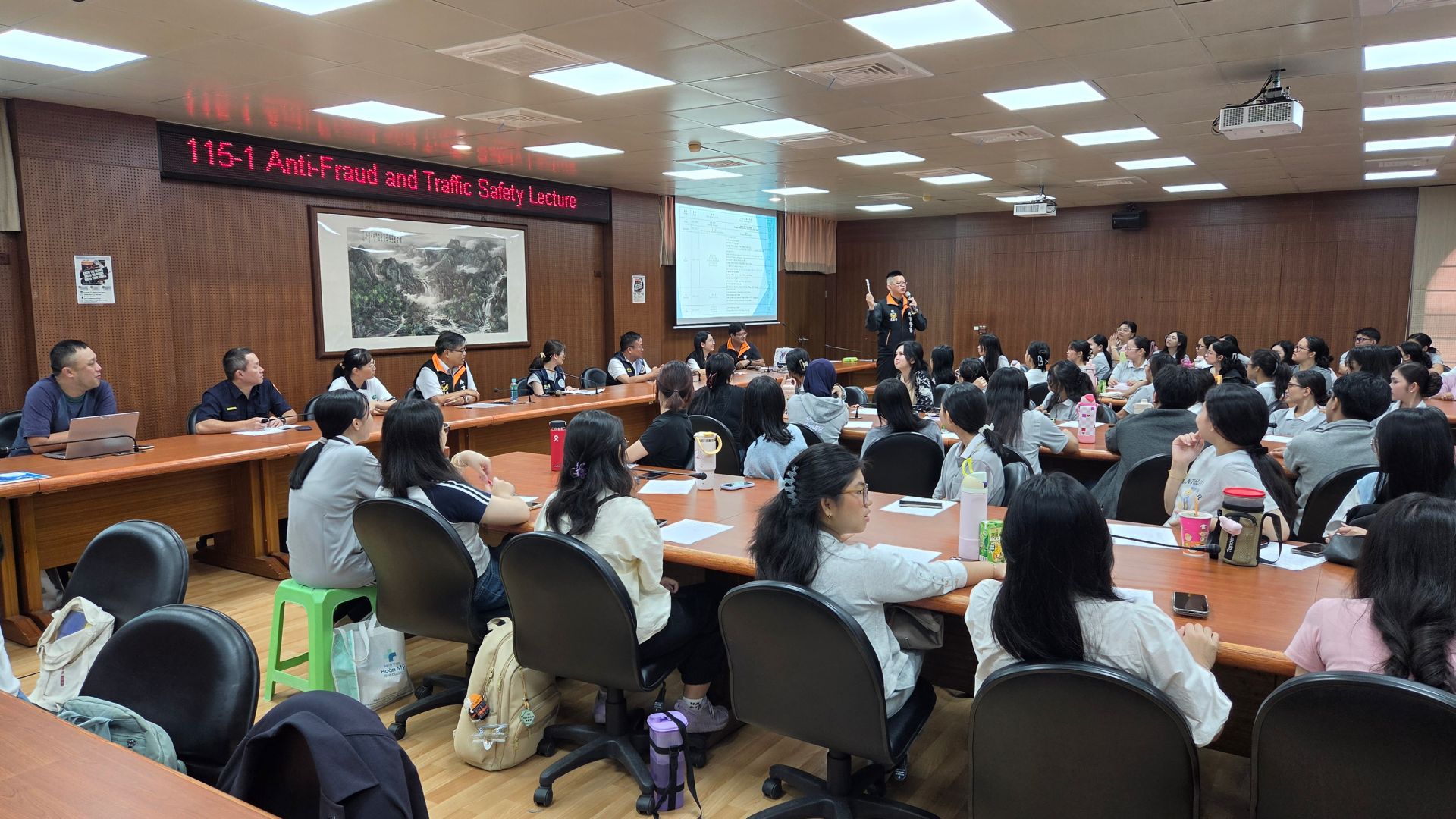 與花蓮縣警察局外事科合作，邀請移民署花蓮服務站、台北富邦銀行及南洋台灣姊妹會培訓的新住民金融培力種子講師利佳儒，帶來「學會識詐與防詐」專題講座。