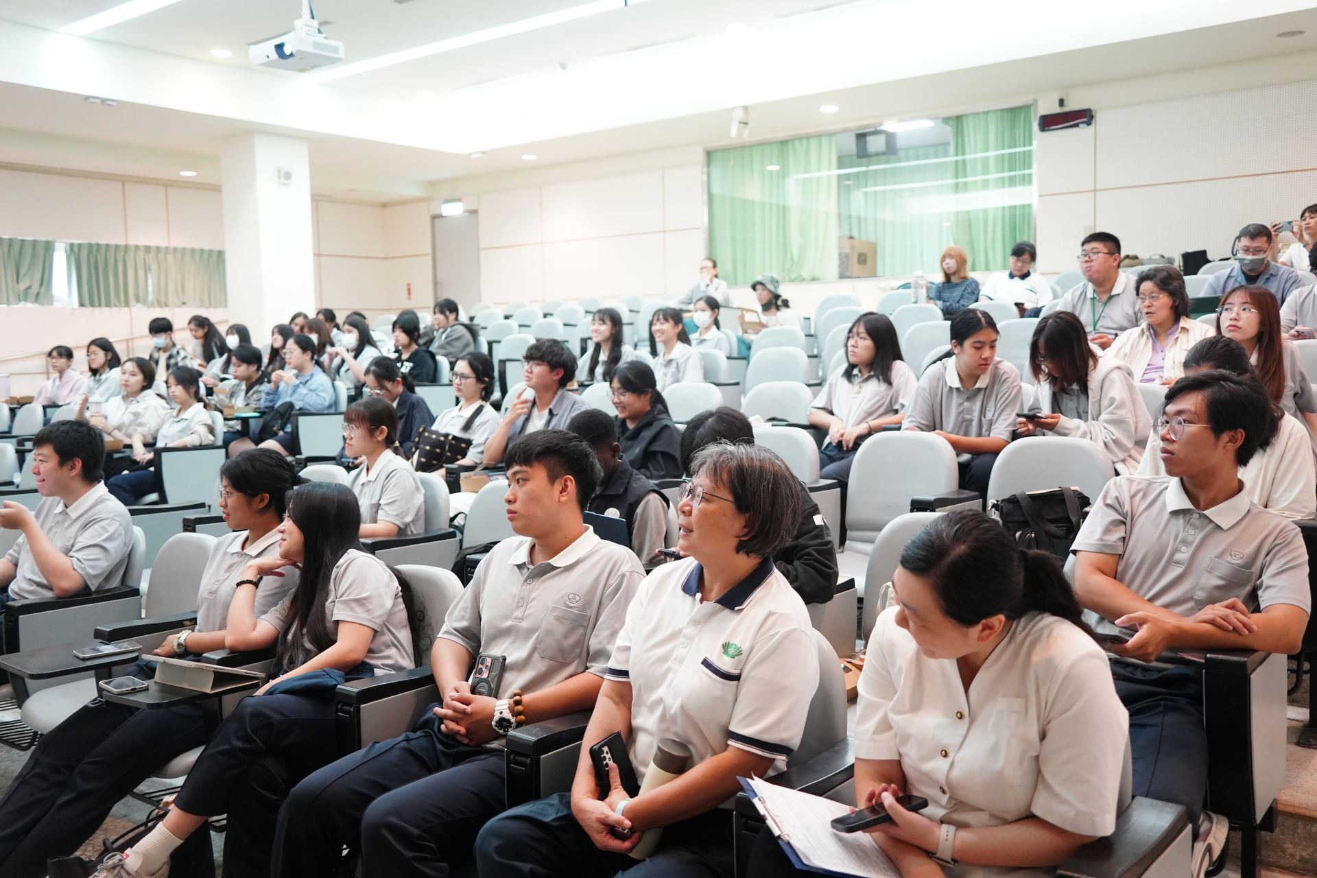 透過分享,可以同時聆聽不同面向的服務,也期望同學能勇敢跨出服務的第一步