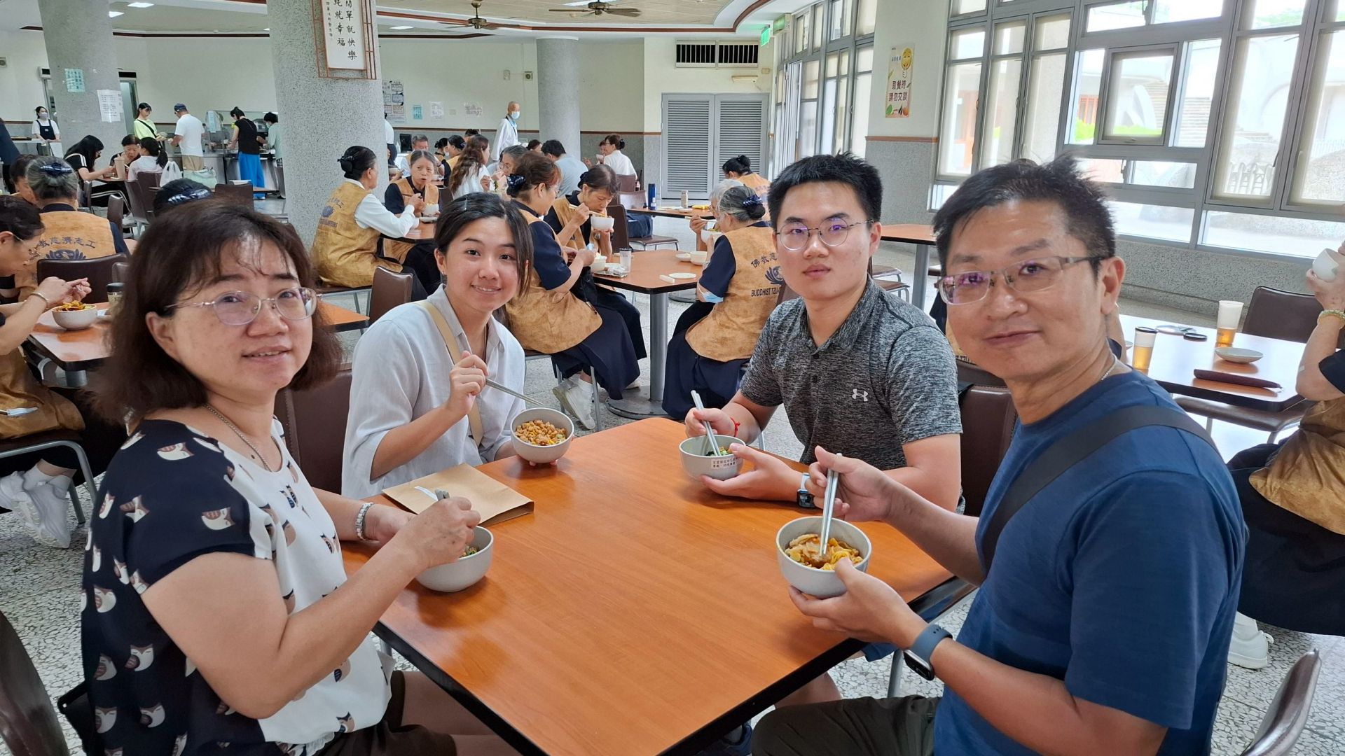 中午邀約家長共享素養餐點