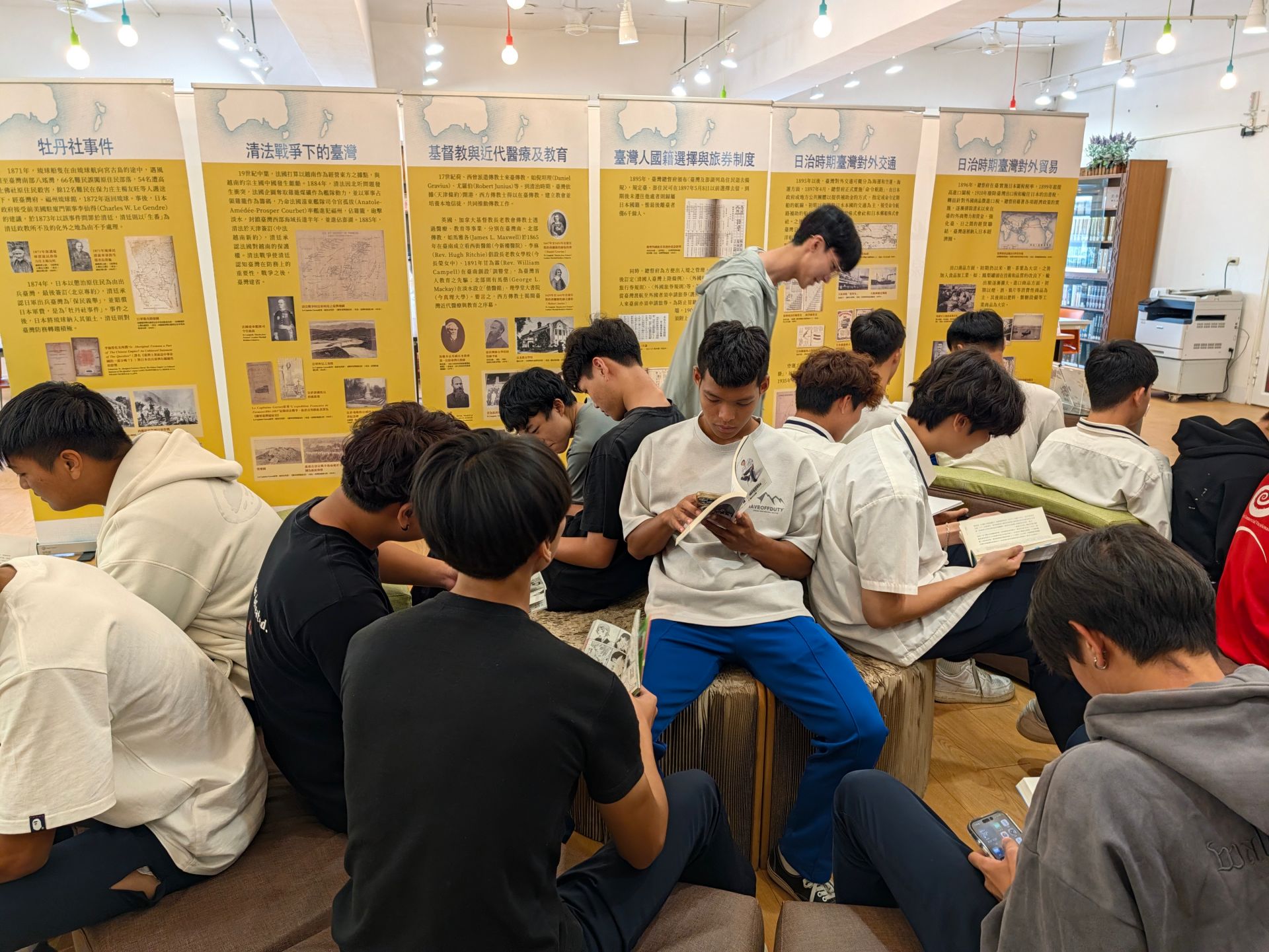 臺灣學典藏走進臺東高商 開啟歷史文學雙閱讀