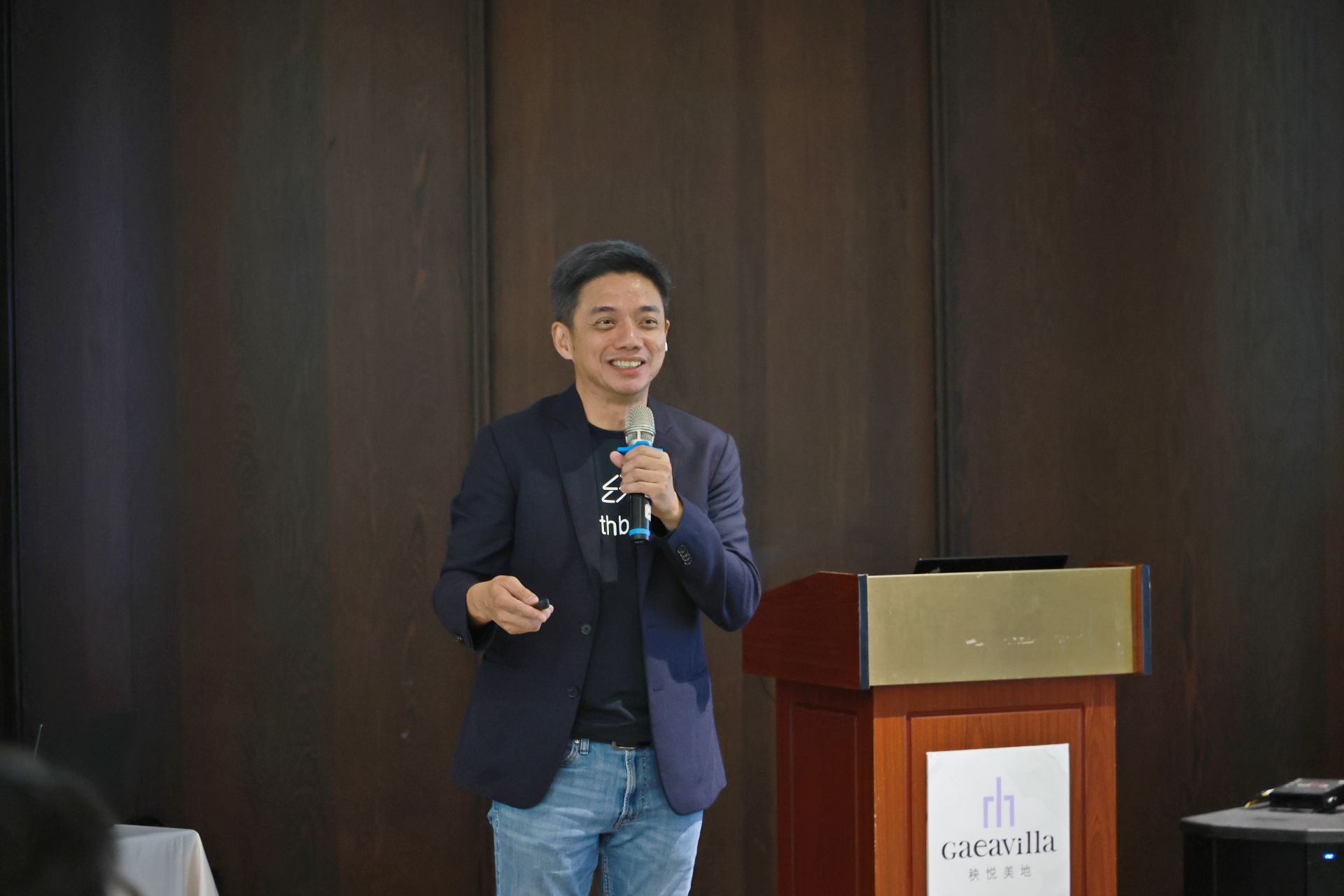 極現科技執行長徐偉城說,新機型除了從地面起降,還能直接從窗戶起降,最大航程可達120公里,時速約100至120公里,目前可載運約三至五公斤物資。
