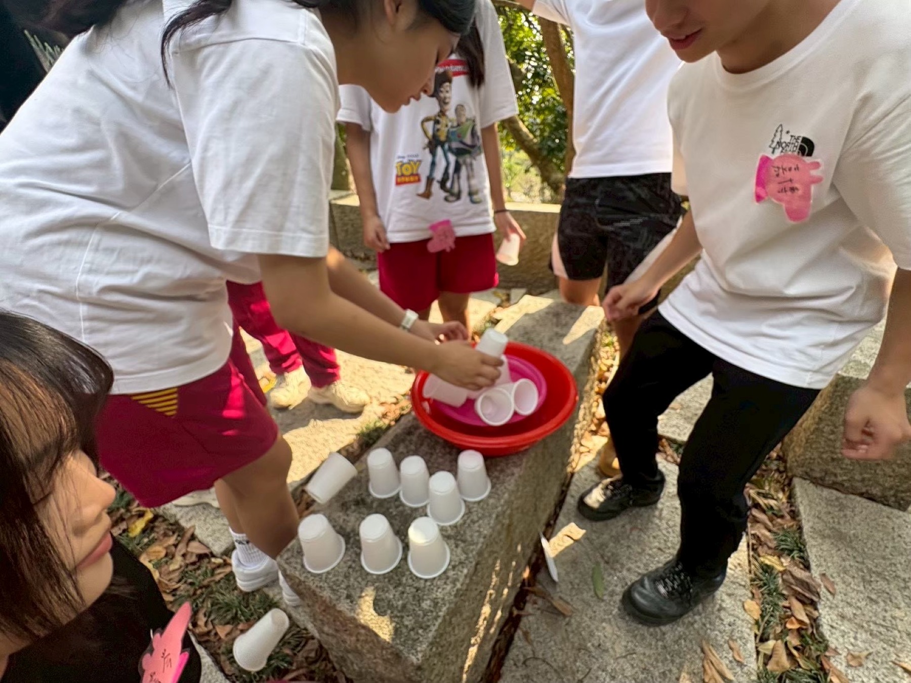 國立苗栗高中(團隊合作疊杯競賽)。