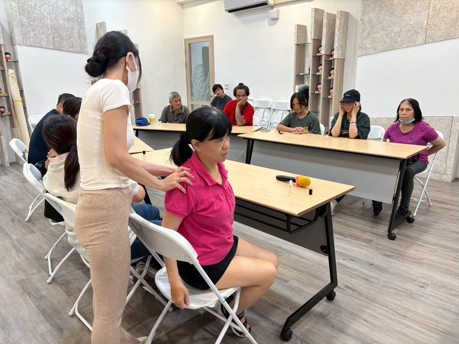家扶中心舉辦家長紓壓支持團體，引導照顧者暫時卸下角色，放鬆身心。