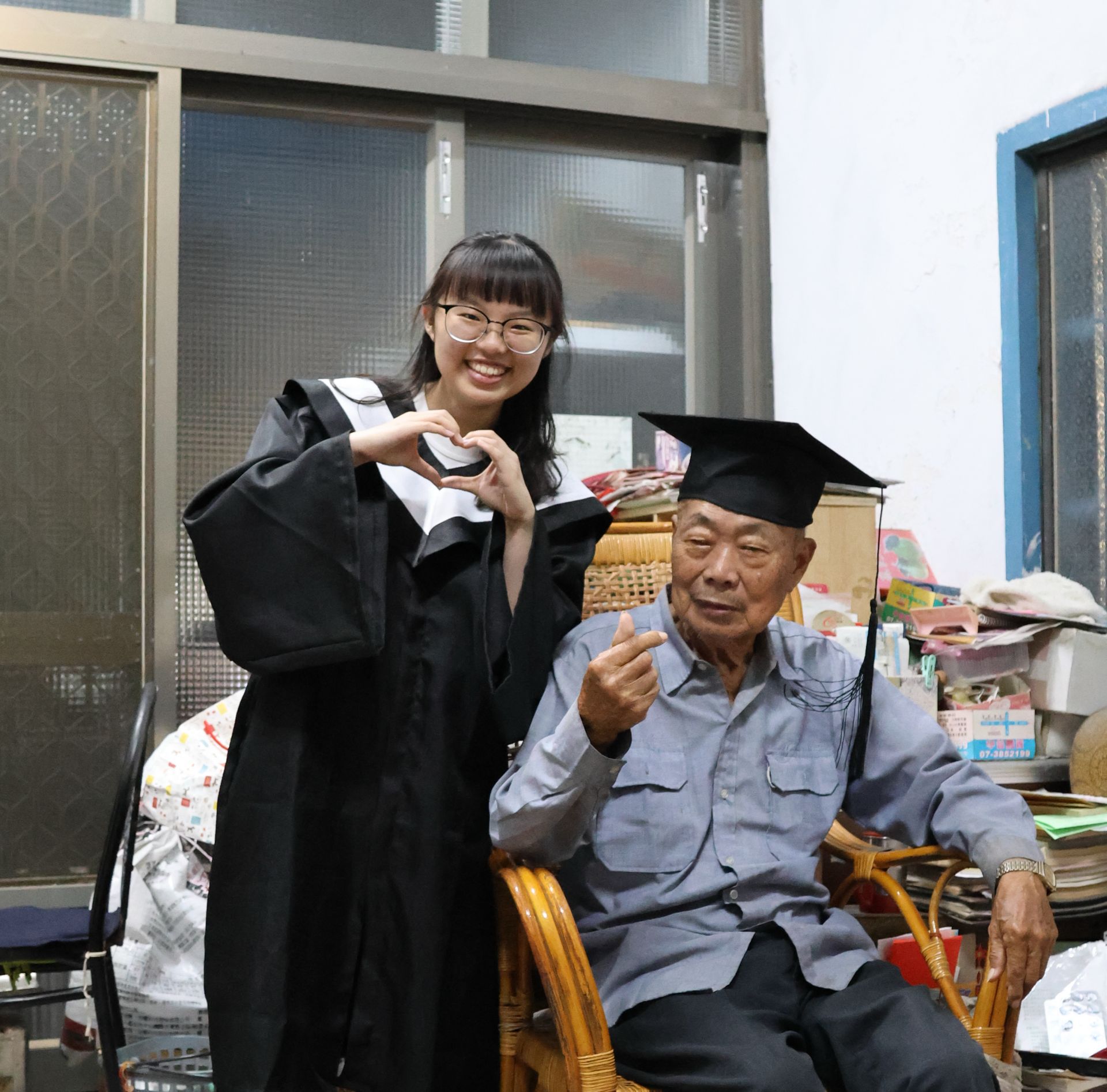 曾英縐老師的孫女曾咨淳是慈大校友,與阿公感情非常好,除了很開心阿公圓滿心願外,也希望阿公能祝福她有機會再回來慈大讀書。