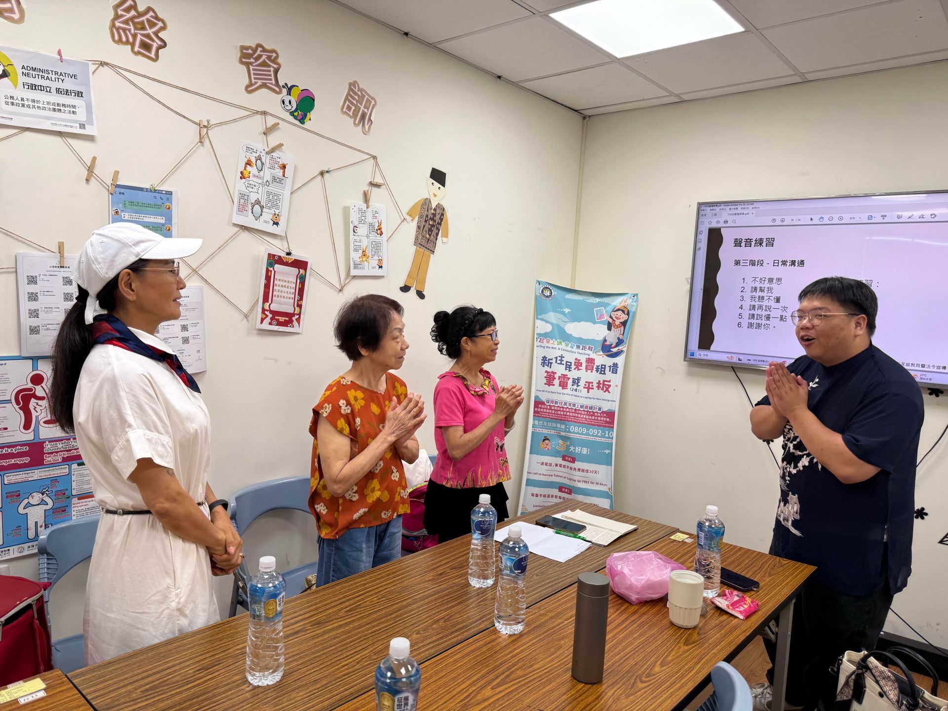 新二代劉德曜教導基隆新住民認識聲音表達情形