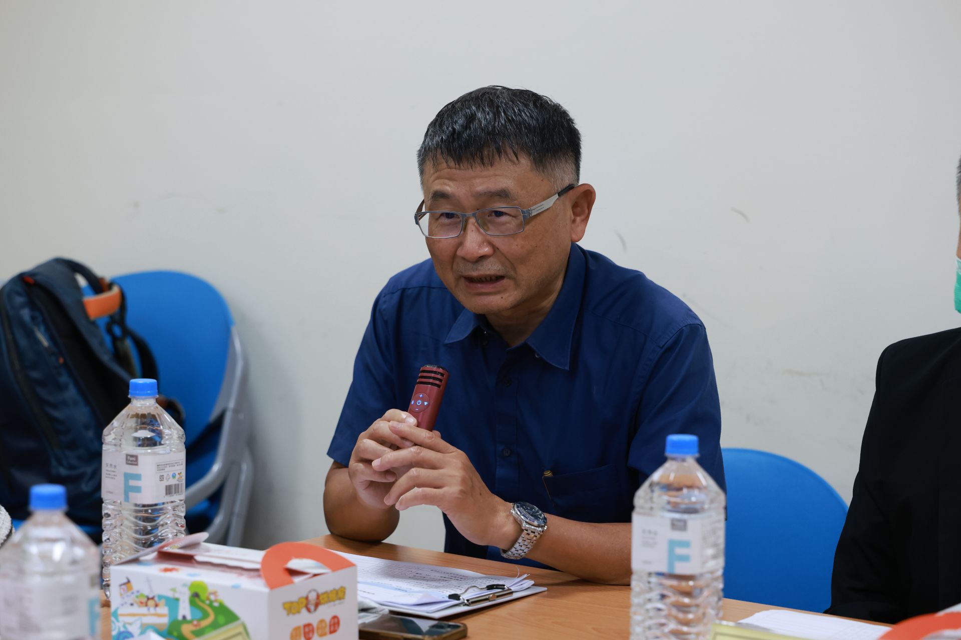 台北榮民總醫院考評官詹宇鈞指出,伊波拉病毒的疾病特性透過血體液及嘔吐物傳播,各職類人員必須嚴格落實防護與清消。